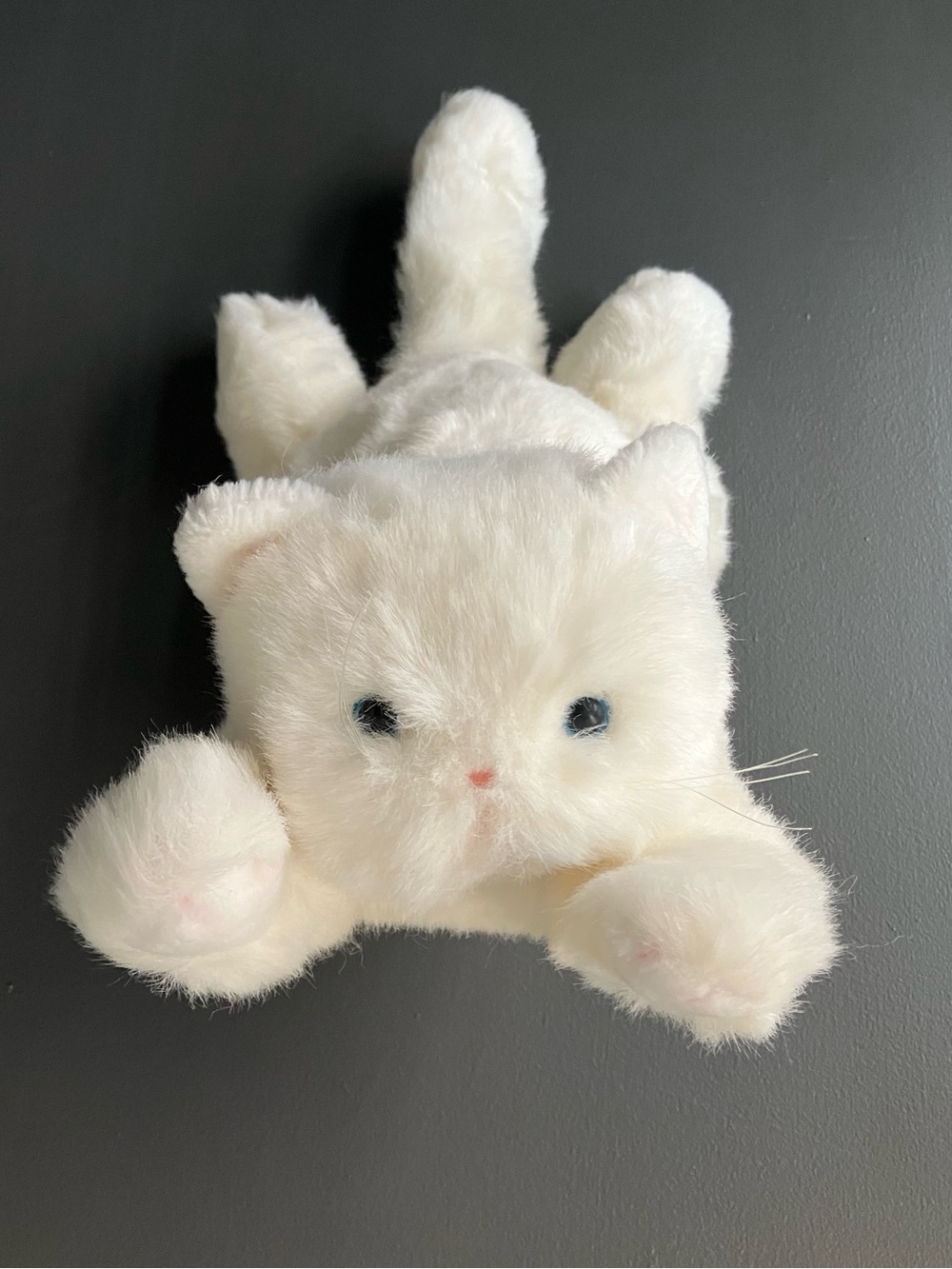 Vintage Cat Puppet 1985 24K Polar Puff Bell in Tail White Blue Eyes Rare 80s Toy